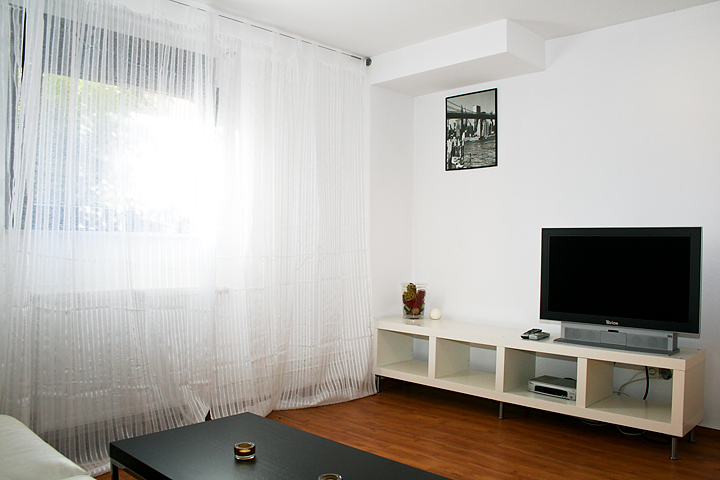 Wohnzimmer mit Fernseher
